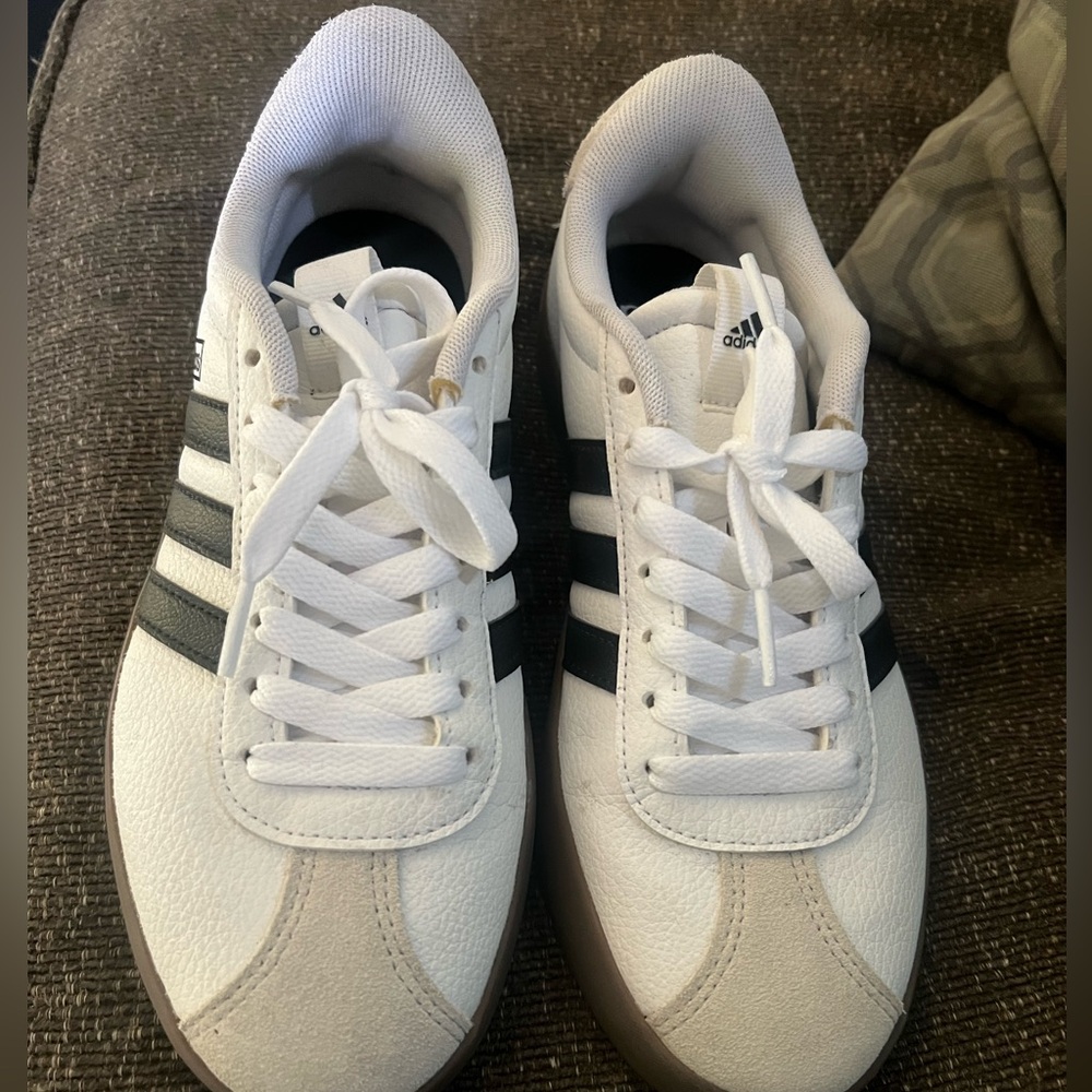 Women’s Adidas VL Court